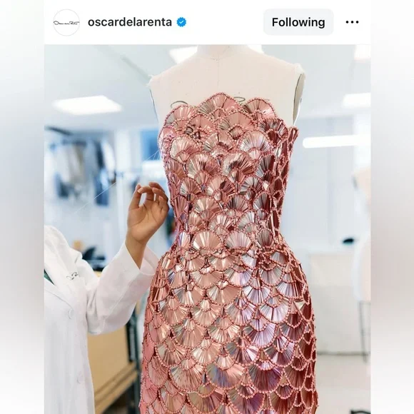 Oscar de la Renta
Sequined Scallop Dress - Picture 3 of 10